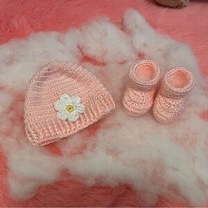 handmade baby hat and boots set.Perfect for newborn photoshoots or everyday wear